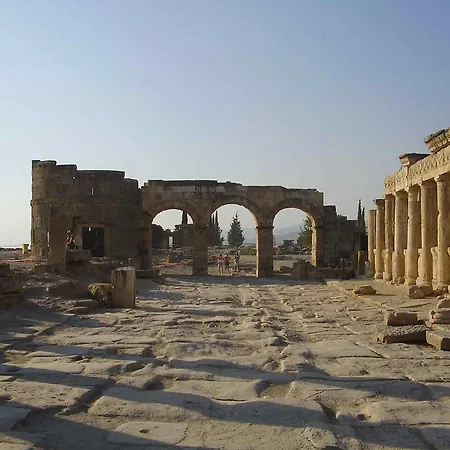 Grand Ozfidan Hotel *