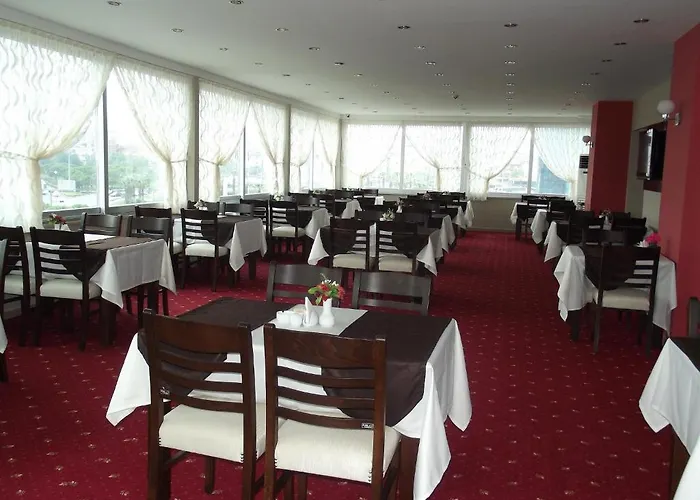 Grand Ozfidan Hotel *